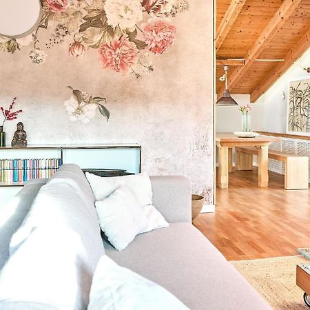 Stillvolle Ferienwohnung Mit Balkon, Fusslaeufig Zum Chiemsee Übersee Kültér fotó