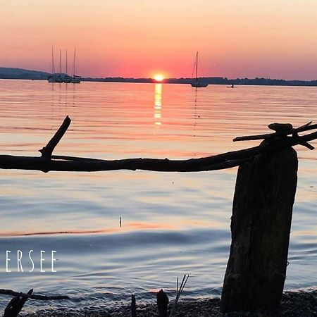 Stillvolle Ferienwohnung Mit Balkon, Fusslaeufig Zum Chiemsee Übersee Kültér fotó